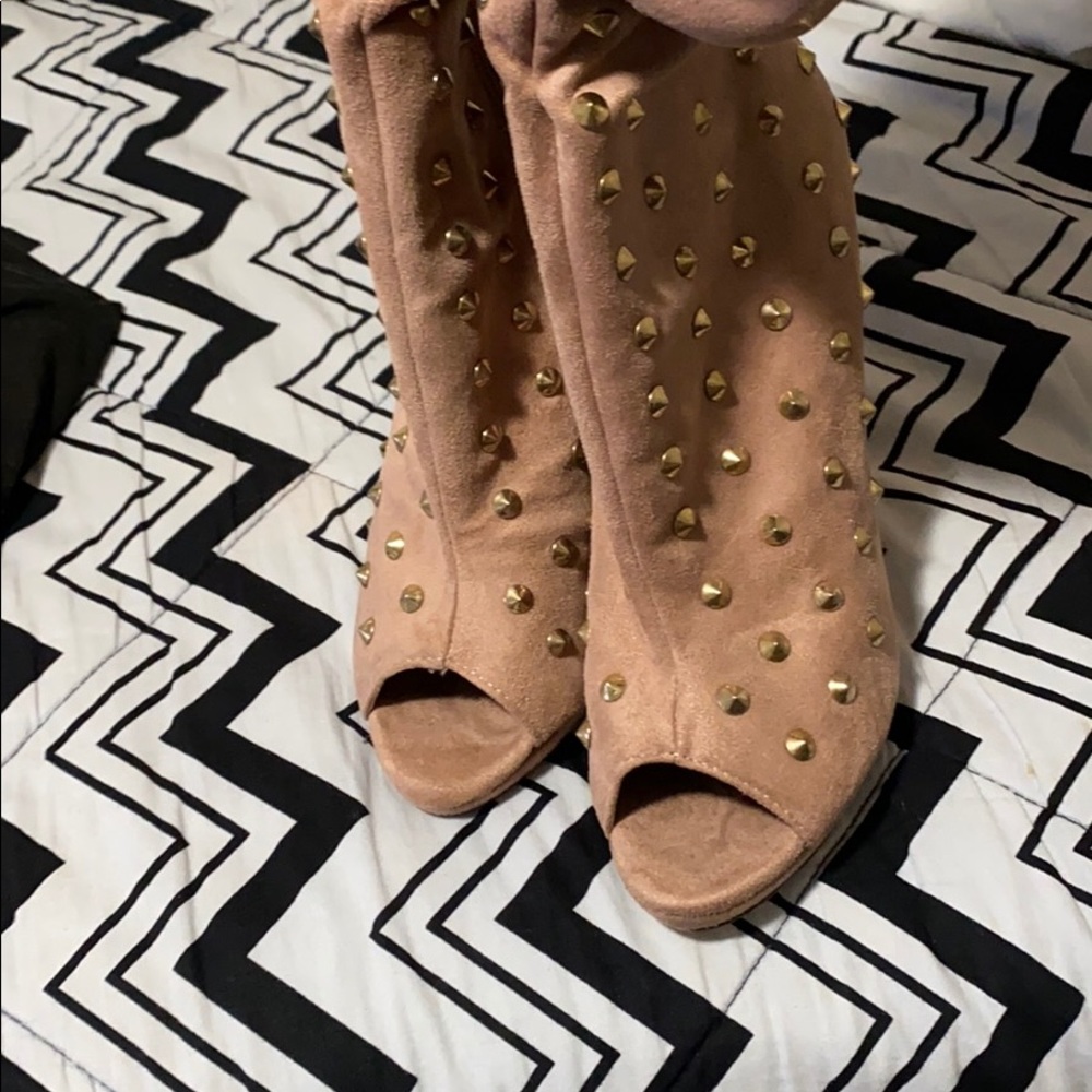 Heels - Picture 2 of 2